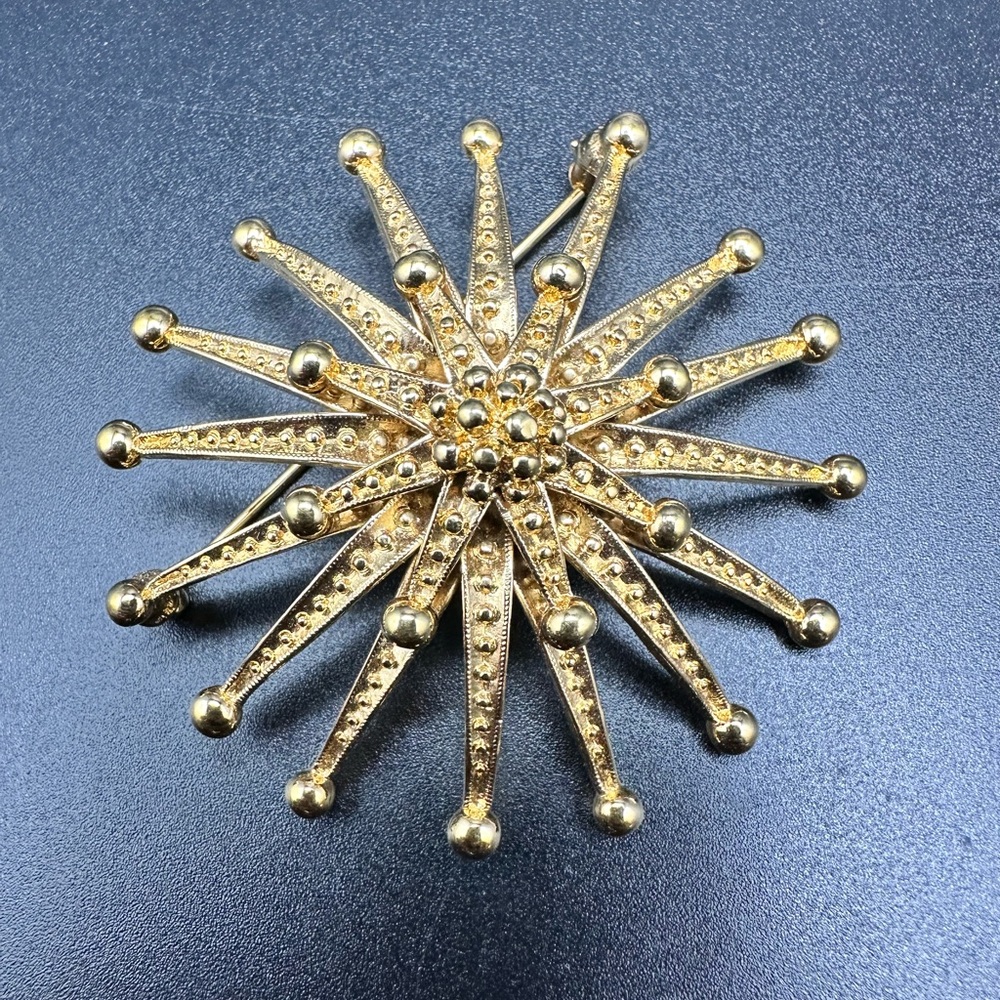 Vintage Signed MONET Gold Tone Starburst Flower Brooch Pin